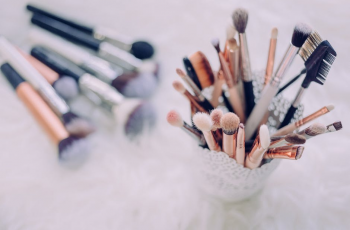 Why Cleaning Makeup Brushes Matters for Clear, Healthy, Glowing Skin