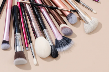 The Right Makeup Brushes Make ALL the Difference: Pro Secrets to Flawless Application The Right Makeup Brushes Make ALL the Difference: Pro Secrets to Flawless Application