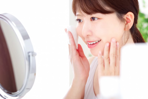 Expert Skincare Tips to Remove Makeup Completely and Protect Your Skin