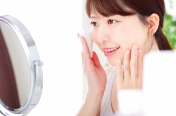 Expert Skincare Tips to Remove Makeup Completely and Protect Your Skin Expert Skincare Tips to Remove Makeup Completely and Protect Your Skin